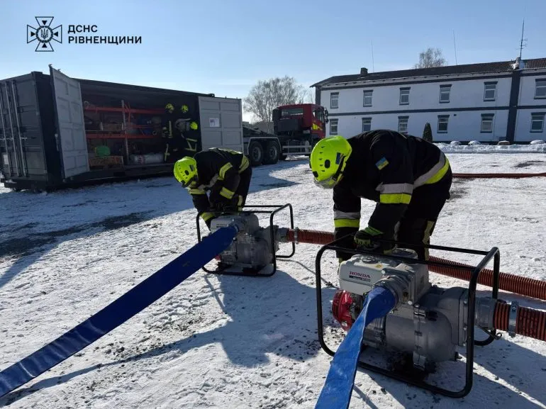 Rescuers in Rivne Region Prepare for Floods through Practical Training