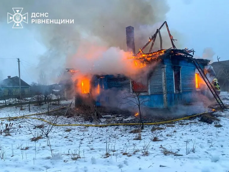 Пожежа в селі Висоцьк на Рівненщині: згорів житловий будинок