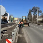 In Rivne, roads are being cleared of sand-salt mixture after winter snowfalls
