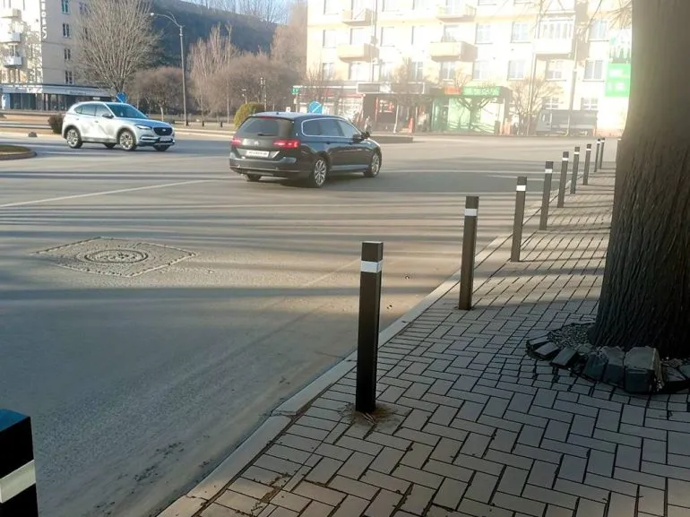 Restrictive Bollards Being Installed in Rivne for Pedestrian Safety