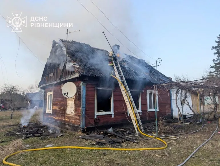 У селі Морочне на Рівненщині згорів житловий будинок