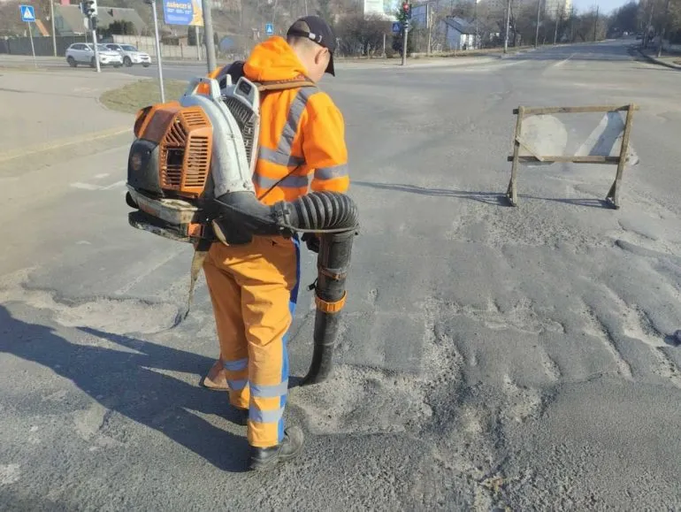 У Рівному триває ремонт восьми вулиць: ускладнено рух транспорту