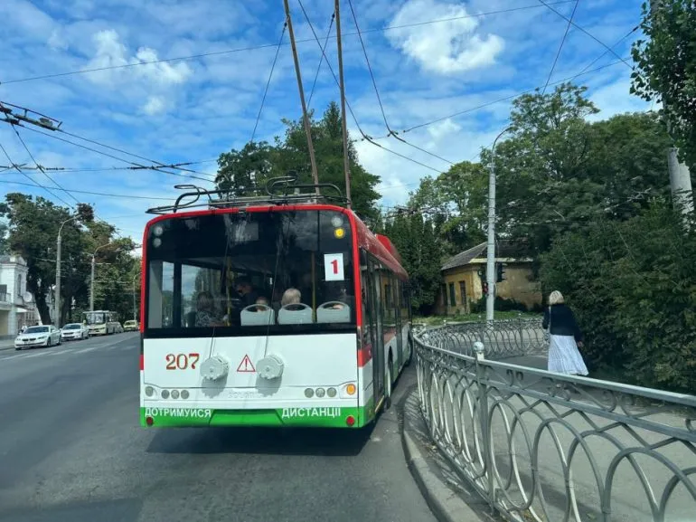 В Ровно приостановлено движение троллейбусов из-за отсутствия напряжения