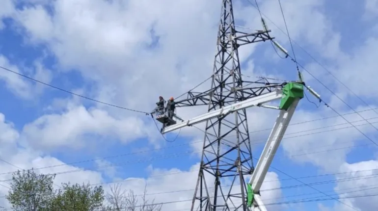 Рівненщина: Відновлено електропостачання для 20 тисяч абонентів