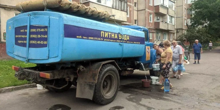 В Ровно пять многоэтажек остались без водоснабжения