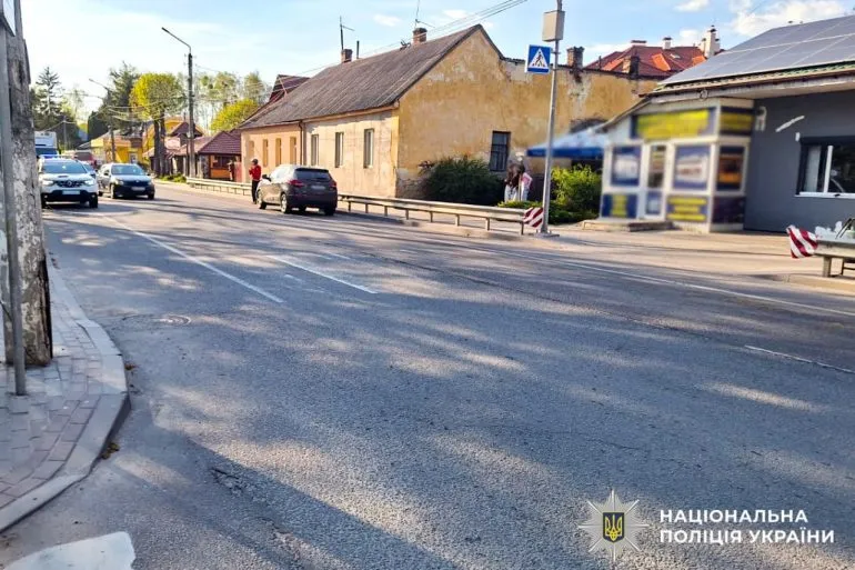 In Rivne Region, 11-Year-Old Girl Injured Under Car Wheels