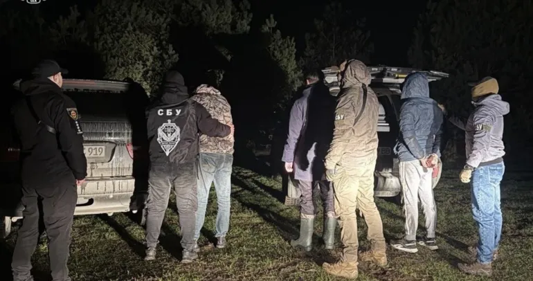 Збільшення застави для підозрюваних у переправленні чоловіків за кордон