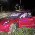 ДТП в Ровно: водитель Tesla врезался в отбойник