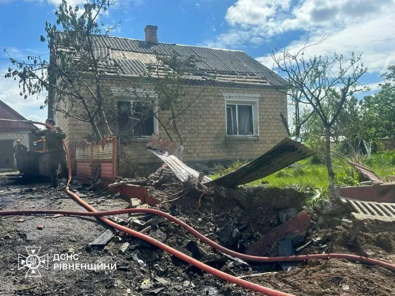 Рятувальники Рівненщини ліквідували наслідки обстрілів