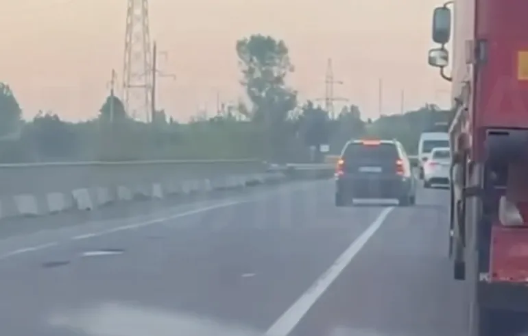 Drunk driver of a Mercedes-Benz detained on the highway near Rivne