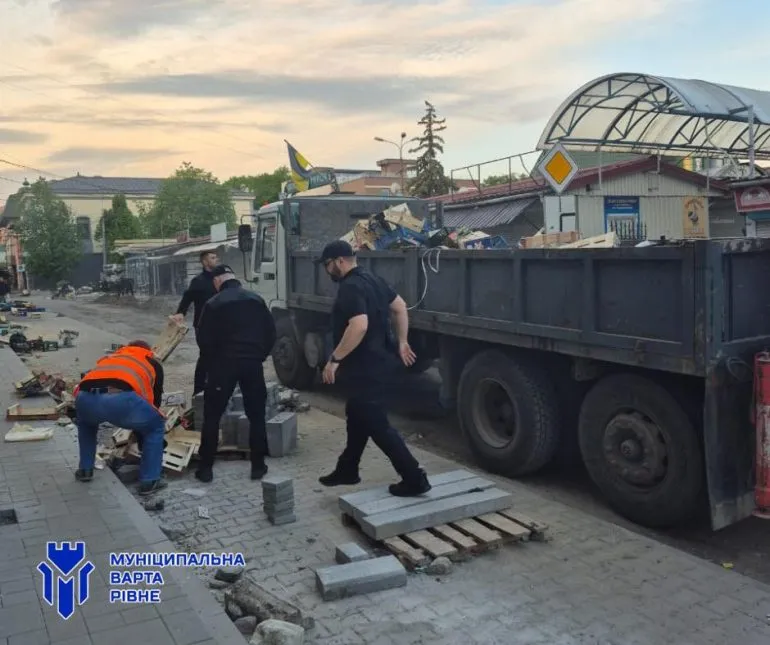 Landfill at the Central Market of Rivne: Vendors Again Violate Rules