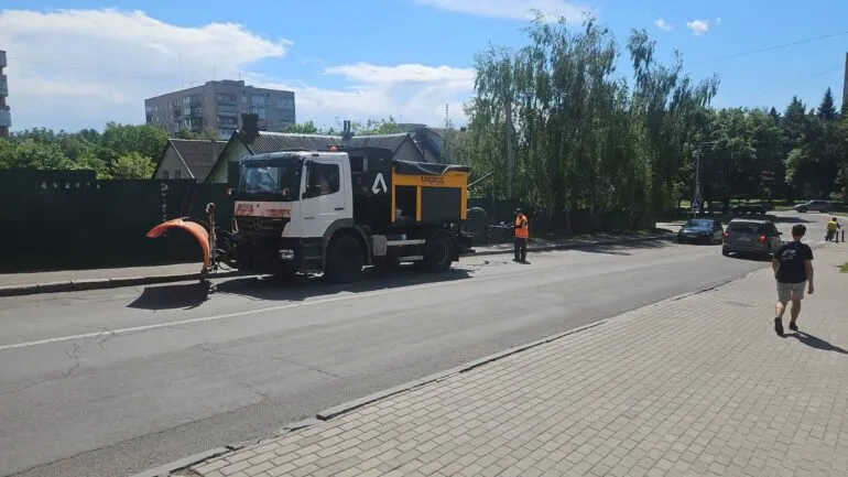 Через ремонт сьогодні у Рівному ускладнено рух на чотирьох вулицях