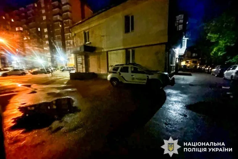 У Рівному на Бандери пограбували неповнолітню