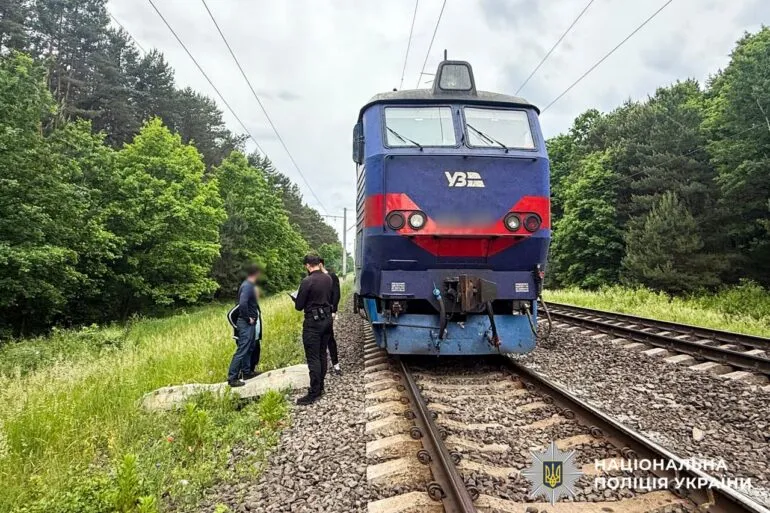 У Рівненському районі внаслідок наїзду потяга загинув 17-річний хлопець